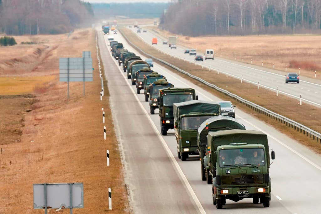 Nuotraukose 2016 m. vykusių pratybų „Žaibo kirtis“ Klaipėdoje akimirkos. Nuotraukų autorė vrš. Linos Ambroževičiūtės.
