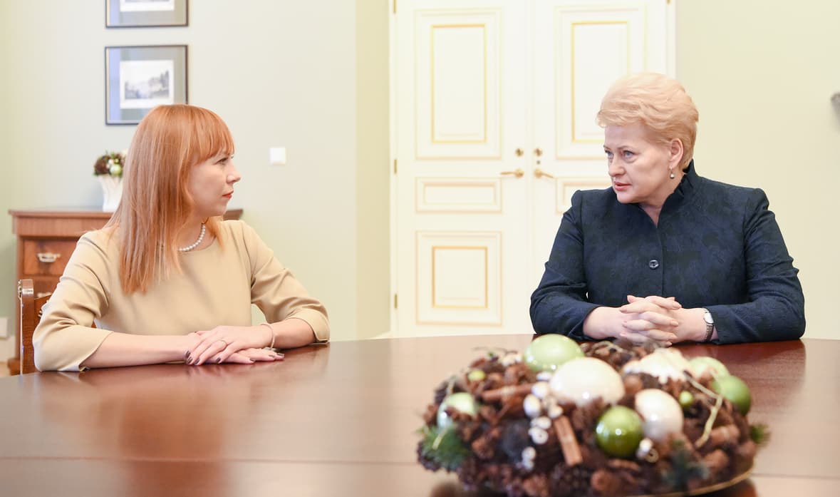 Ministrė J. Petrauskienė (kairėje). Nuotr. prezidentas.lt