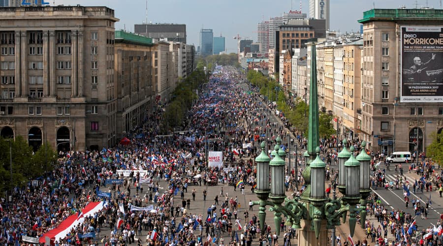 50 tūkst. lenkų Varšuvoje protestuoja prieš šalies valdžią