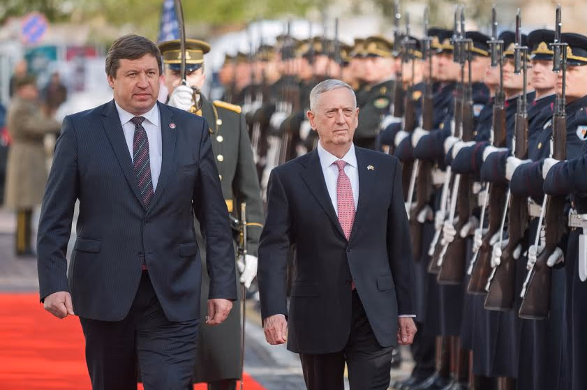 R. Karoblis (kairėje). Nuotr. kam.lt