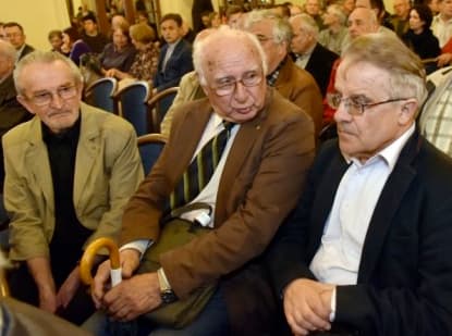 IŠTIKIMYBĖ. Vilniaus forumas suvedė Lietuvos sąjūdžio iniciatyvinės grupės narius: dailininką Bronių Leonavičių, aplinkosaugininką Romą Pakalnį ir profesorių, filosofą Vytautą Radžvilą. Stasio Žumbio nuotr.