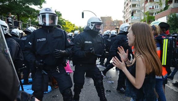 Susirėmimų Hamburge metu demonstrantai rėmėsi gerąja Ukrainos revoliucijos patirtimi