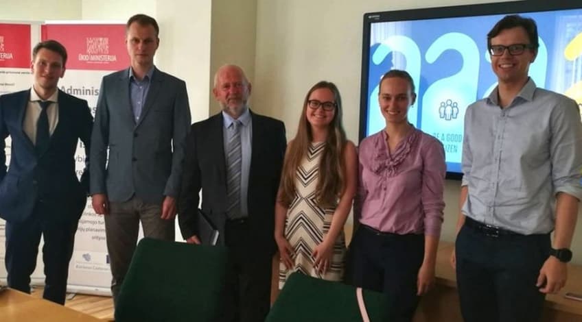 Vartojimo efektyvumo estafetės iniciatoriai ir dalyviai. Nuotr. lrv.lt