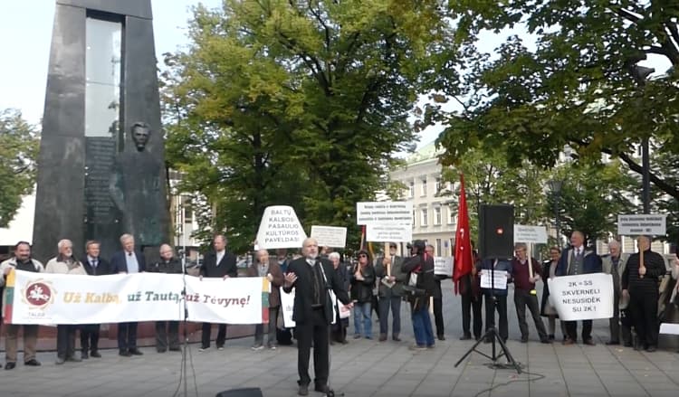 Mitingo „Už baltų tautų vienybę ir valstybinės lietuvių kalbos išsaugojimą“ akimirka.