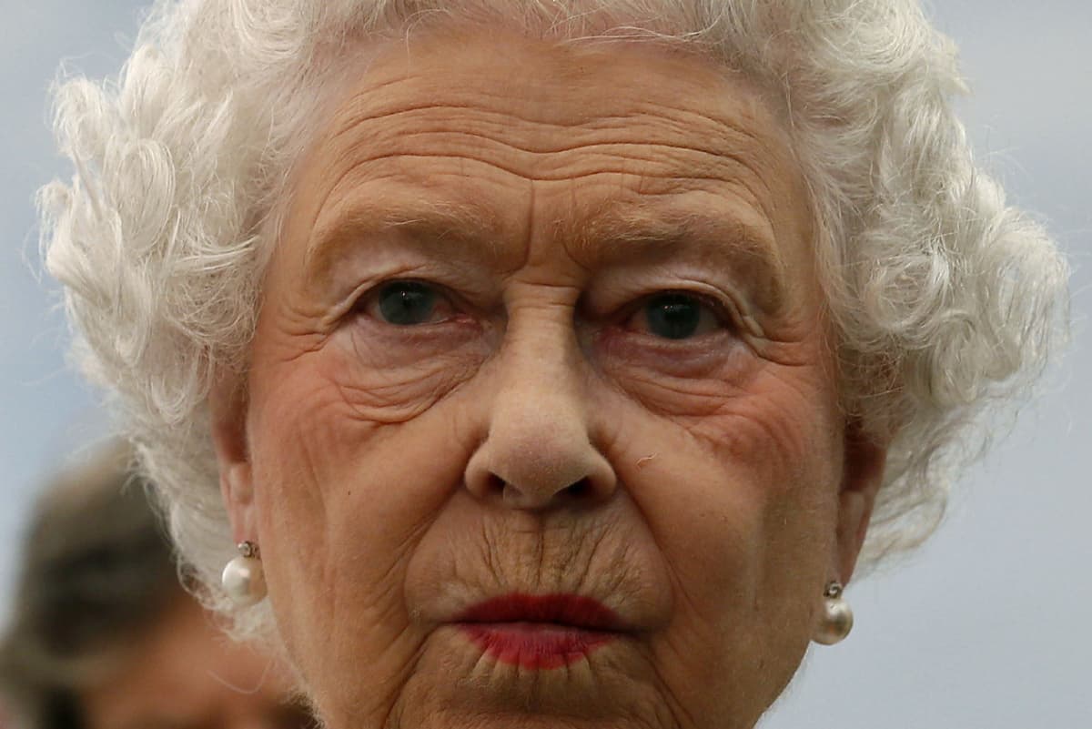 PARADISE PAPERS: britų karalienės, jos vyro bei premjerės vyro pinigai naudoti per ofšorus