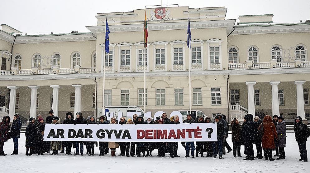 Akciją prie Prezidentūros „Ar dar gyva Deimantė?“ nušvietė Rusijos propagandinis portalas