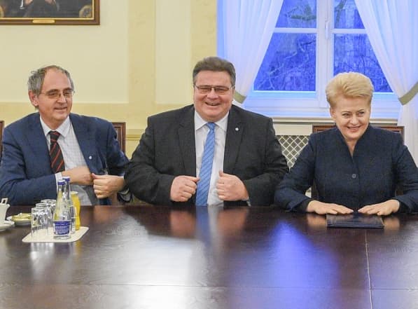 Prezidentė D. Grybauskaitė (dešinėje). Nuotr. prezidentas.lt