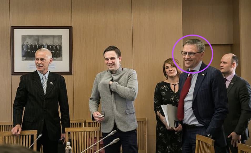 NSGK pirmininkas V. Bakas (galvutė apibraukta violetiniu apskritimu). Nuotr. facebook.com