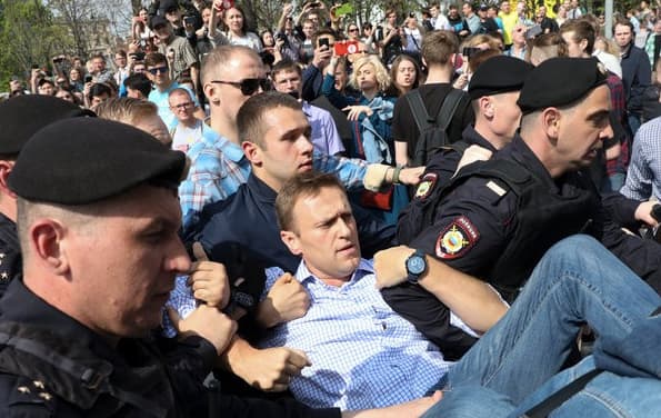 Sunerimęs L. Linkevičiaus budina tarptautinę bendruomenę dėl protestuotojų ir opozicijos lyderio sulaikymų Rusijoje