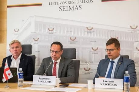 L. Kasčiūnas (dešinėje). Nuotr. lrs.lt