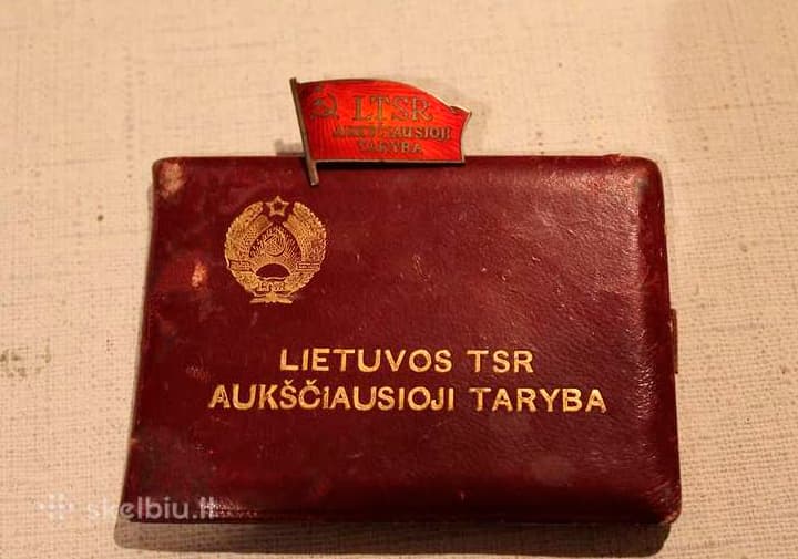 Skelbimų portaluose galima rasti pranešimų, apie kolekcionierių brangiai superkamus Tarybų Lietuvos laikų reliktus. Nuotr. skelbiu.lt