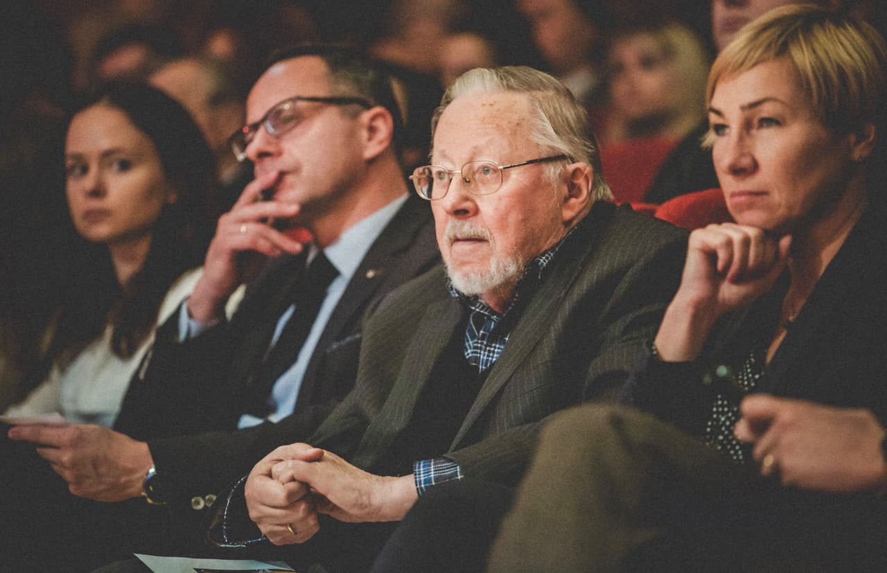 Konservatorių bendruomenės lyderis Vytautas Landsbergis (antras iš dešinės) – pripažįstamas vienu iškiliausiu istorijos klastotoju atkurtoje nepriklausomoje Lietuvoje. Nuotr. facebook.com