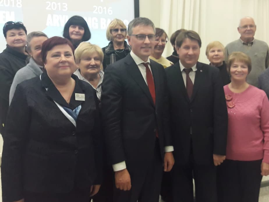 Žaliasis valstietis V. Bakas (centre). Nuotr. facebook.com