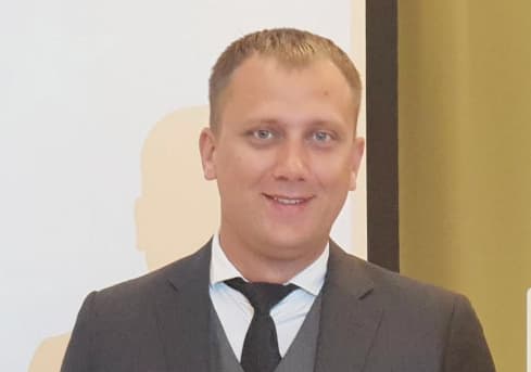 L. Jakas.
