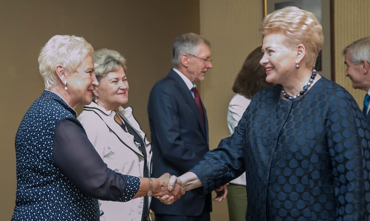 Nušvitimus patirianti politinė prostitutė ėmė spekuliuoti net Vytauto Landsbergio ir Dalios Grybauskaitės vardais