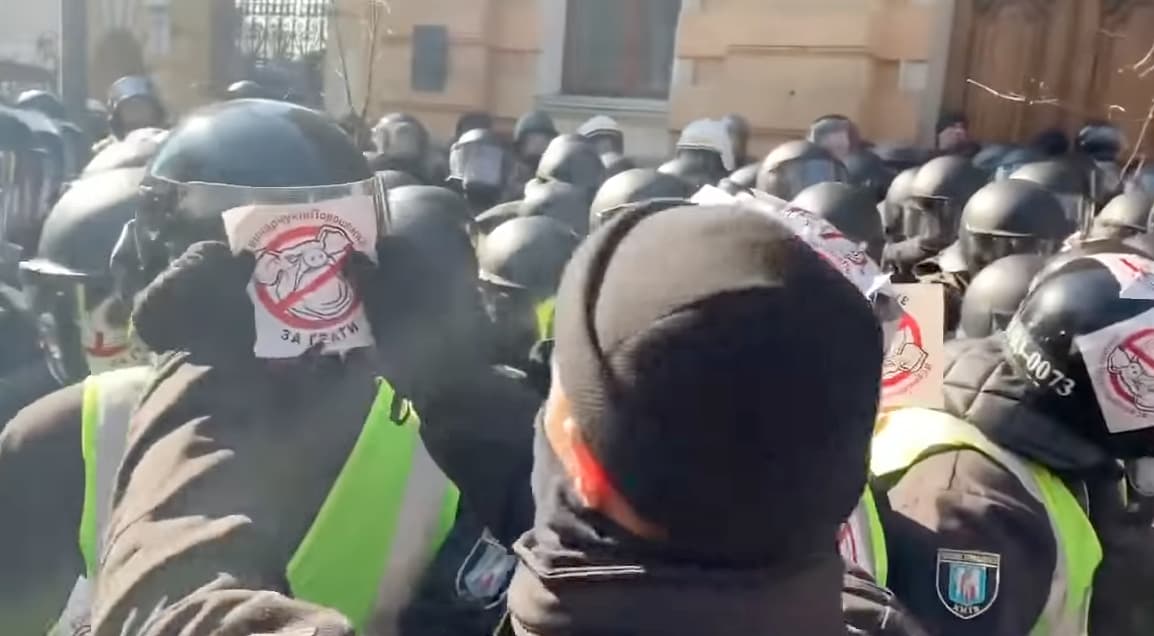 Lietuvos remiamo draugo, milijardieriaus P. Porošenkos padai visiškai svyla