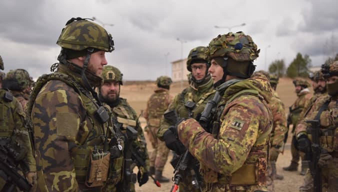 Pratybų maratonas tęsiasi: 650 smarkių NATO leopardų siautės Pabradėje