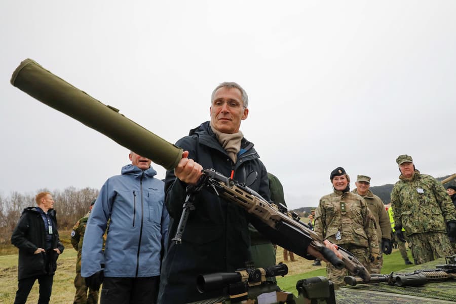 Jei NATO (nuotraukoje - aljanso vadovas Jensas Stoltenbergas) toliau vadovaus Europos šalių kariuomenėms, europiečiai ir toliau tarnaus amerikiečiams, sako ekspertai.