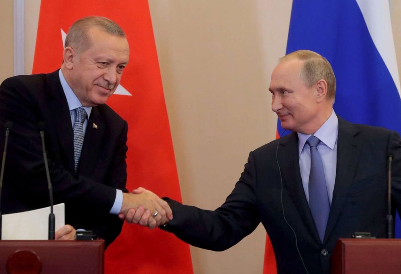 NATO priešės teroristinės Rusijos vadovas ir NATO valstybės Turkijos lyderis pasiekė istorinį susitarimą dėl Sirijos
