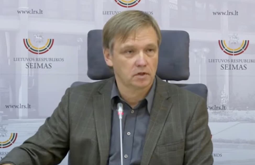 Z. Vaišvilą prie jo namų sulaikė policija, patarė pasiimti sumuštinių, vėliau paleido