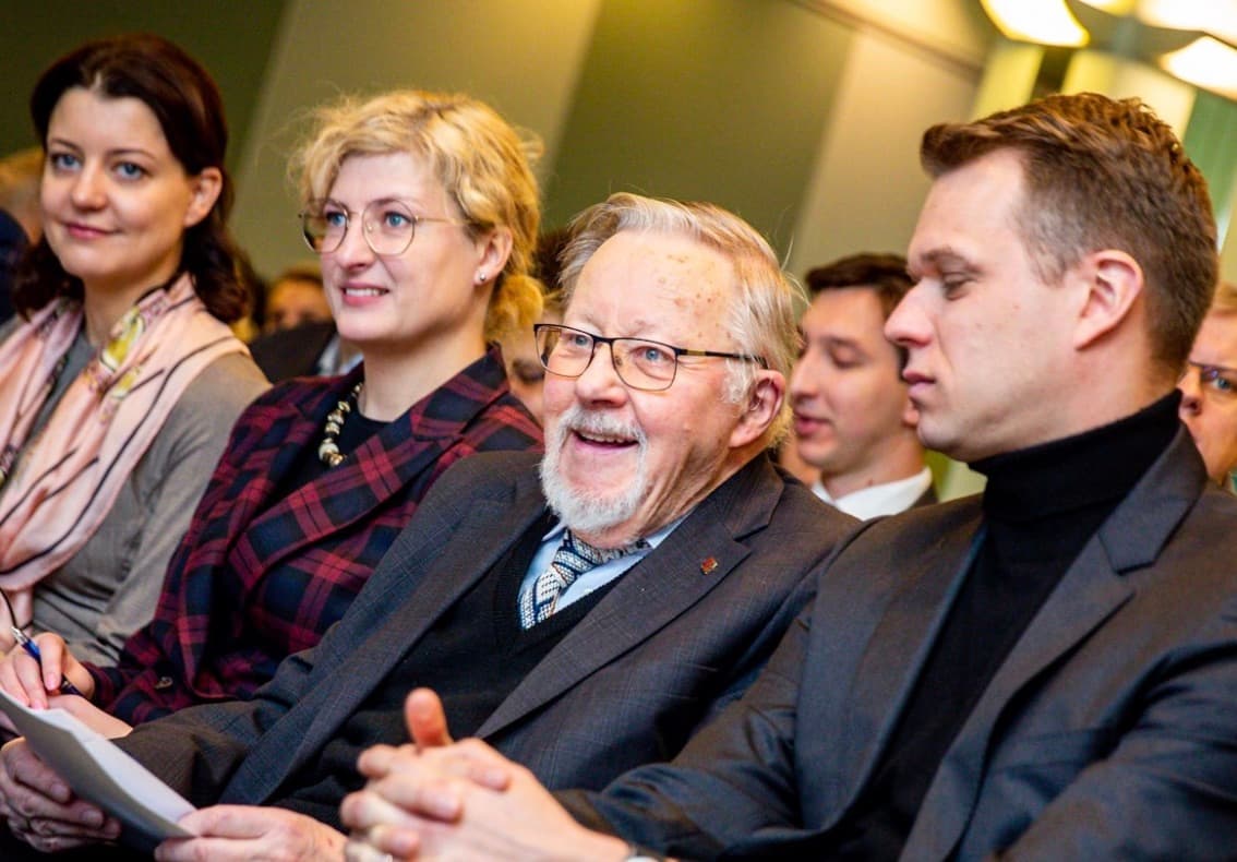 V. Landsbergis (antras iš dešinės). Nuotr. facebook.com