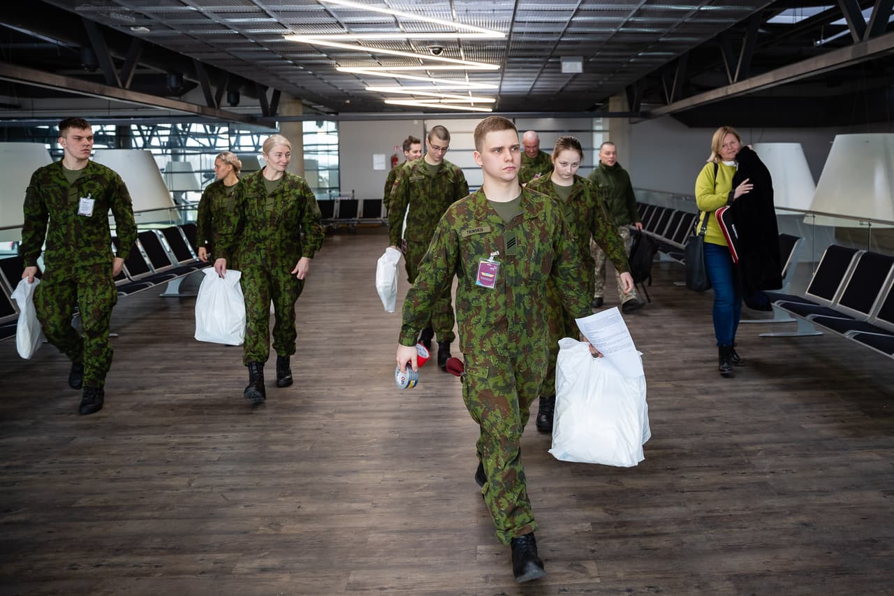 Kariai savanoriai karinio gyvenimo rutiną pakeitė į paramą visuomenės institucijoms