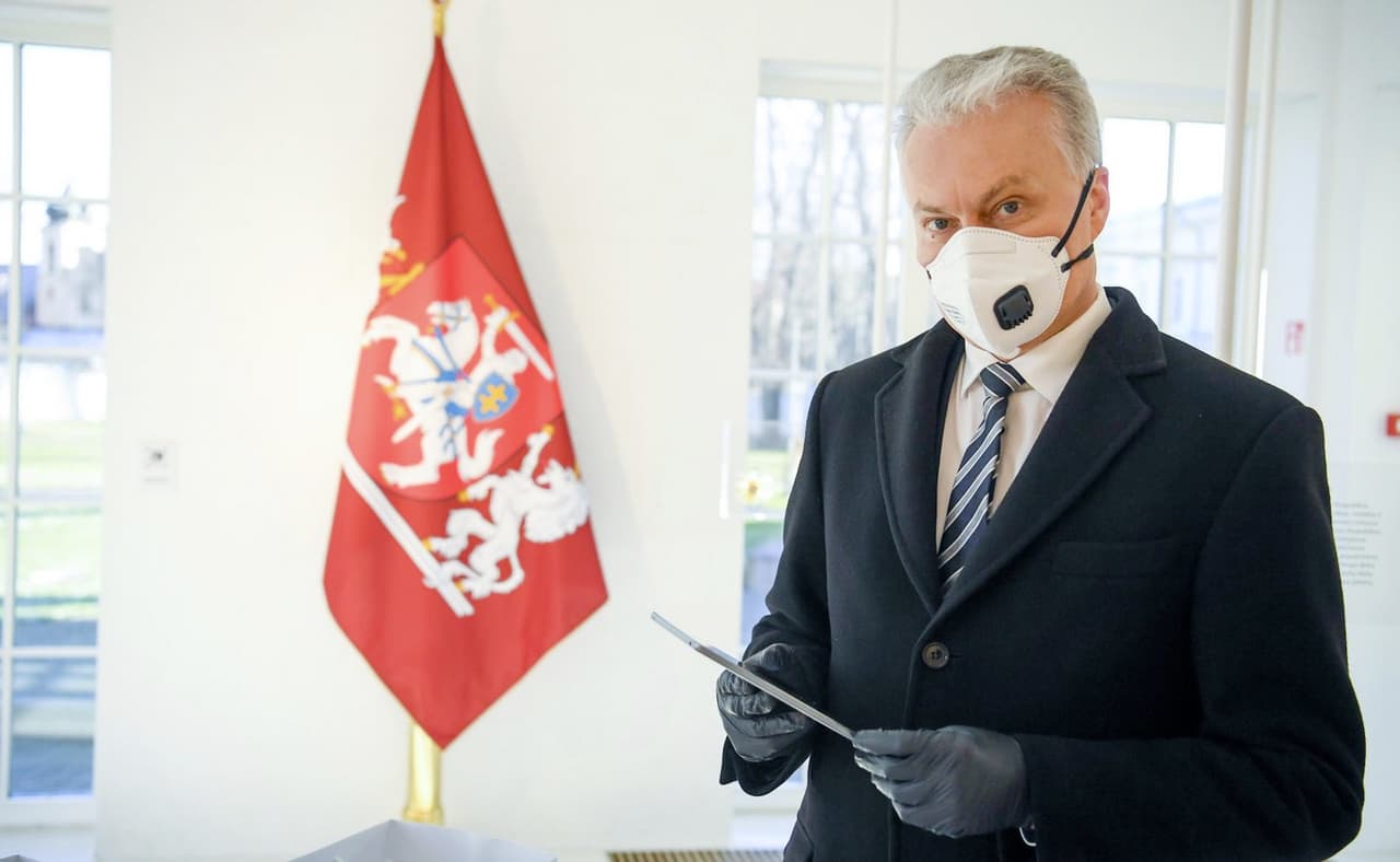 Šalies vadovas G. Nausėda mėgsta teatralizuotus savo atvaizdus. Nuotr. prezidentas.lt