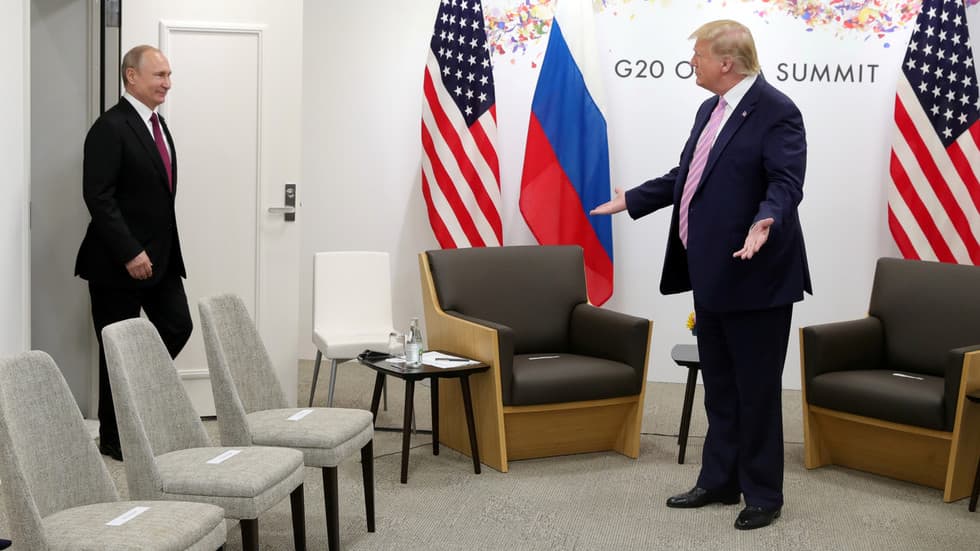 Rusijos ir JAV prezidentai (iš kairės) Vladimiras Putinas ir Donaldas Trampas.