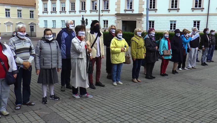 98 Tiesos Daukanto aikštėje