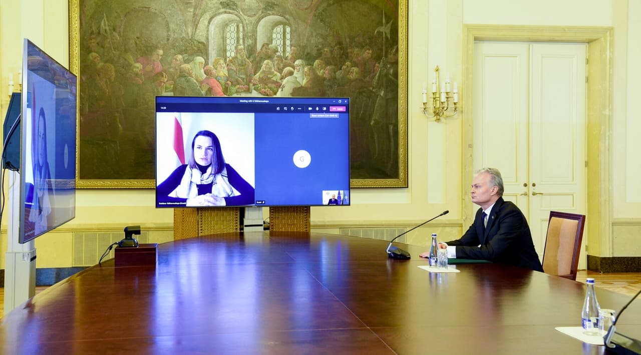 Lietuvos ir Baltarusijos lyderių pokalbio akimirka nuotoliniu būdu. Nuotr. prezidentas.lt
