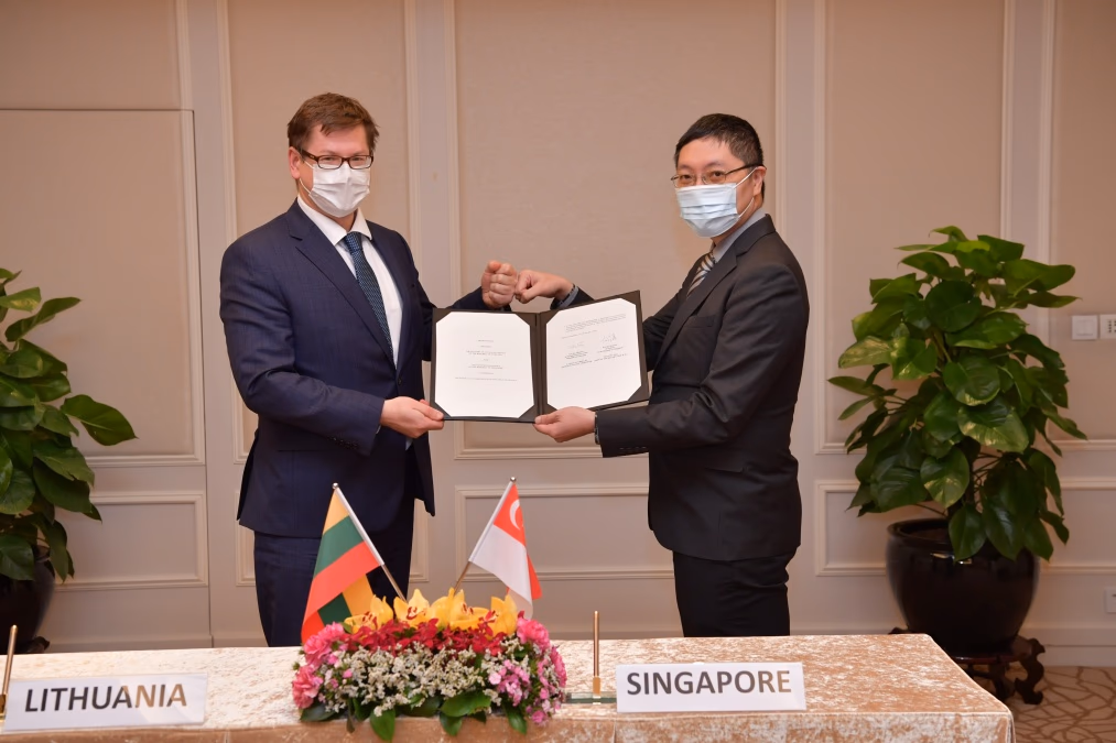 Rusijai toliau agresyvėjant, Lietuva saugumo ir gynybos srityje plėtos bendradarbiavimą su Singapūru