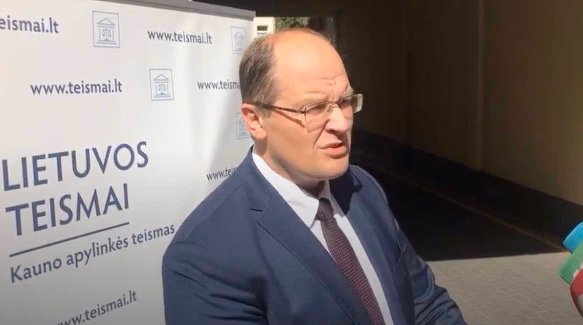 Skandalas: teisėjai nuridenti iki vielos vyniotojo metalo fabrike lygmens