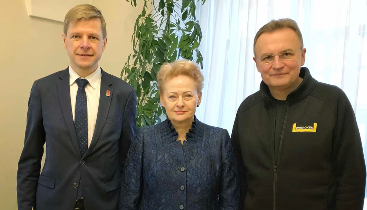 Kaip Landsberginiai desovietizuos savo lyderę, oficialią Rusijos Federacijos valstybės paslaptį Dalią Grybauskaitę (viduryje)?