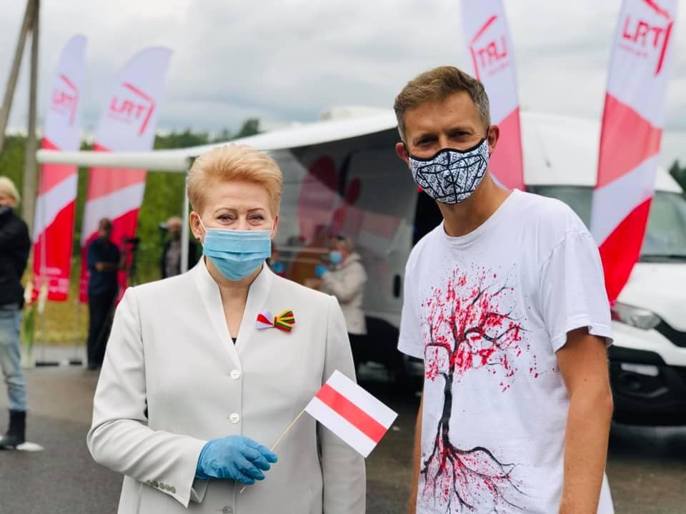 Kaip dezovietizacijos įstatymą Landsberginiai pritaikys savo lyderei, Kovo 11-osios Nepriklausomybės priešininkei, Daliai Grybauskaitei (kairėje)?