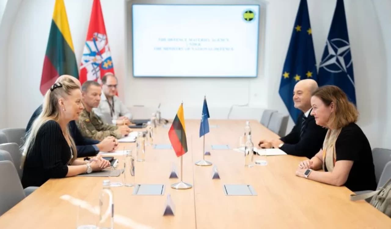 Su NATO paramos ir pirkimų agentūros vadovais aptarti svarbiausi karių gerbuvio aspektai