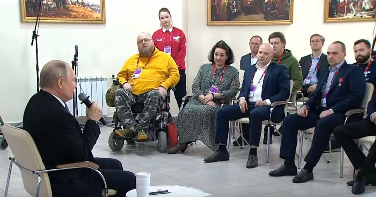 Putinas atskleidė, kiek daug milijonų Rusijos piliečių dirba karo pramonei