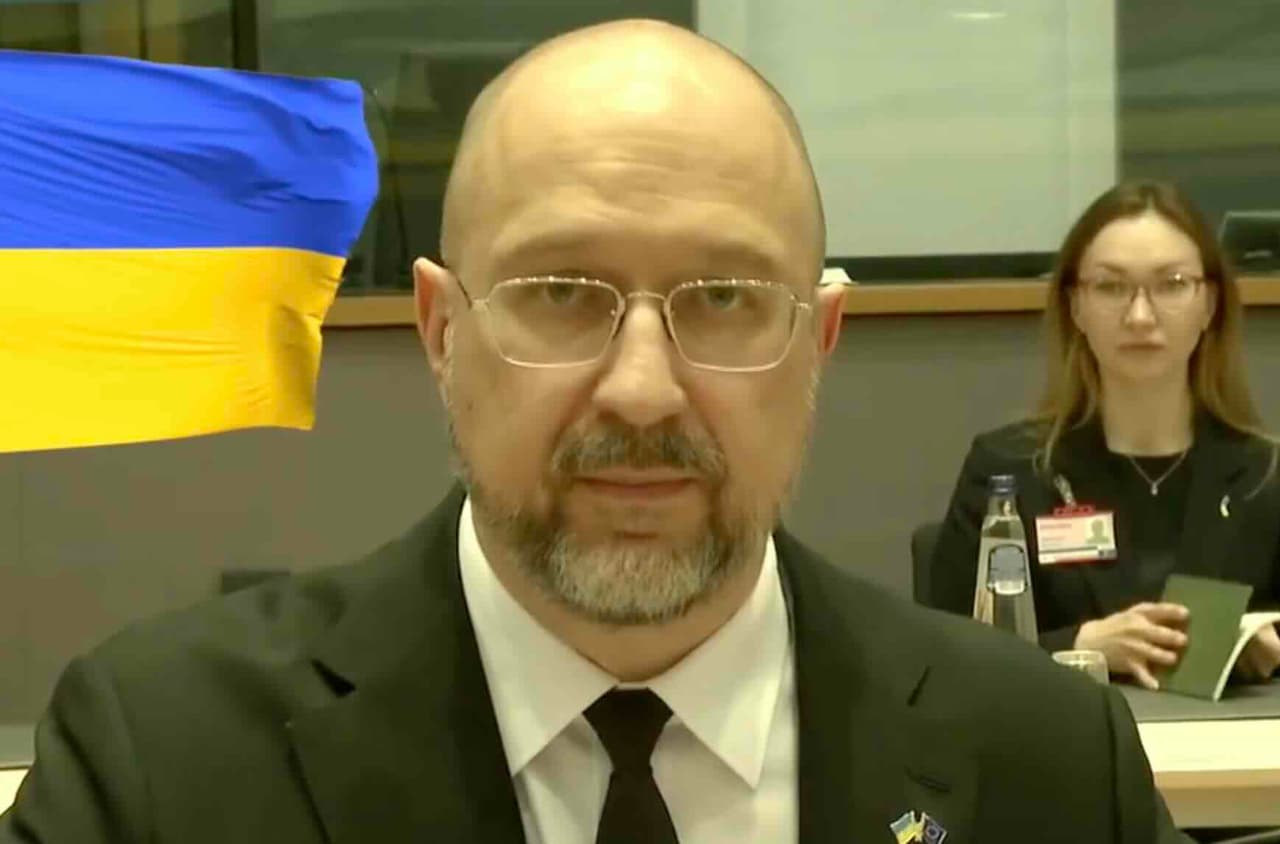 Po pirmojo ES žingsnio, Ukraina nurodė įšaldyti visą Rusijos turtą