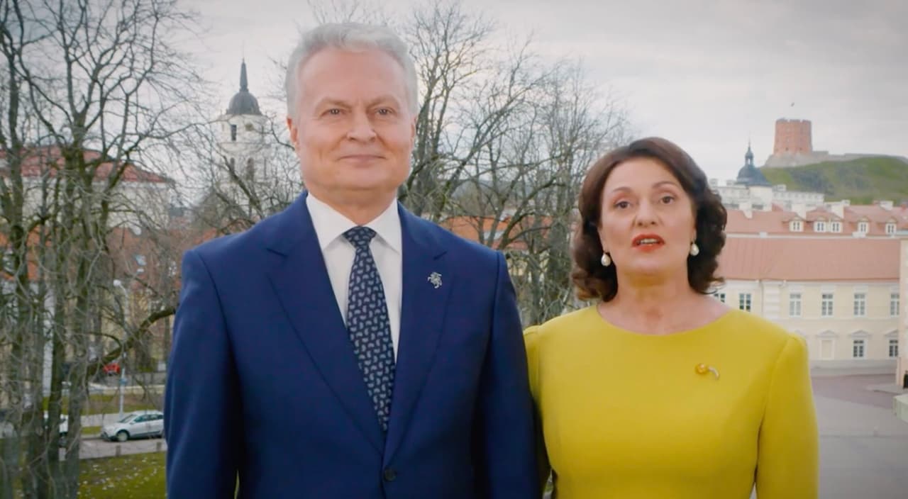 Pirmosios valstybės ponios ir jos sutuoktinio sveikinimai šv. Velykų proga