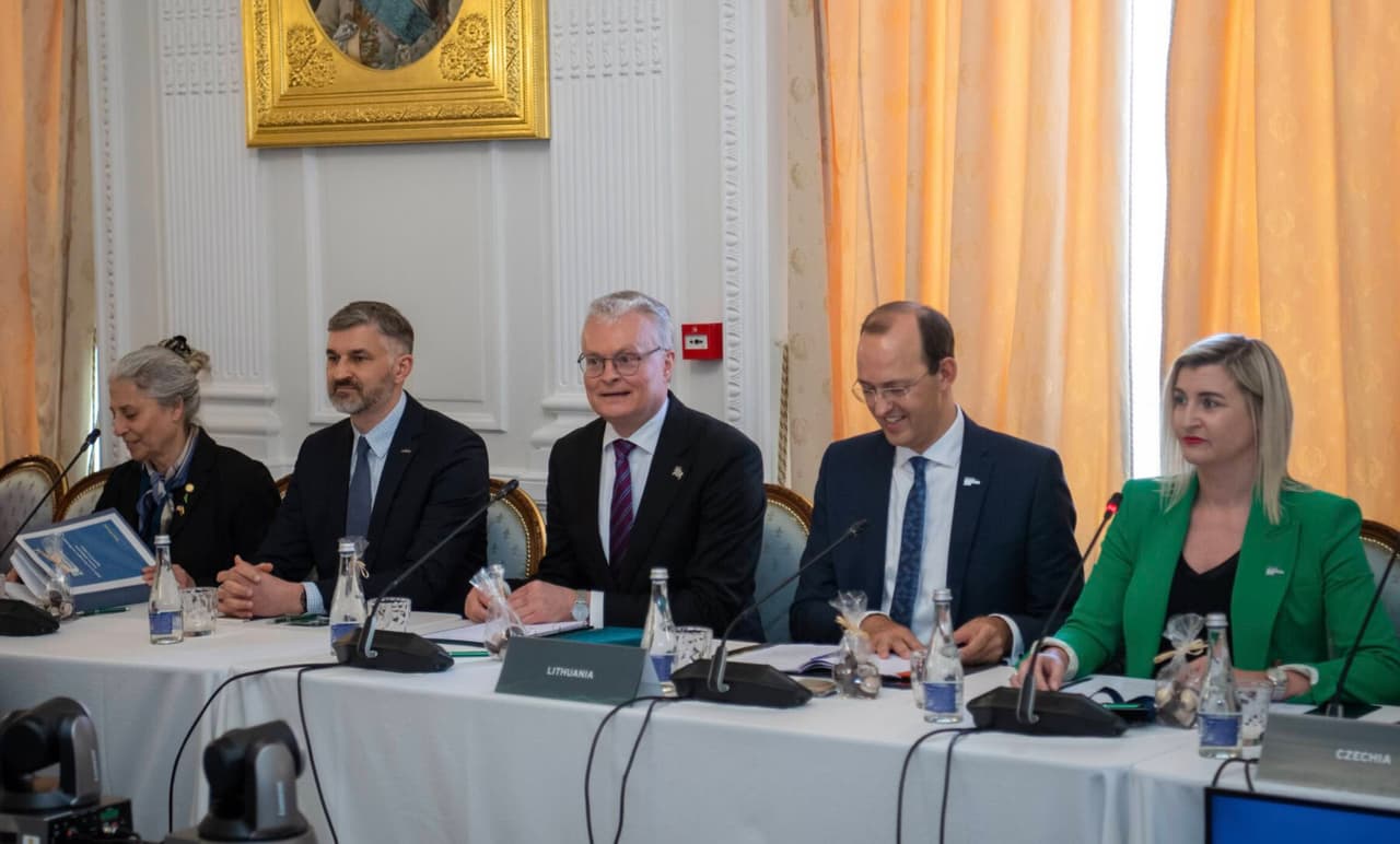 Nausėda nurodė kiek įmanoma greičiau atkurti Ukrainos transporto bei komunikacijų sektorių