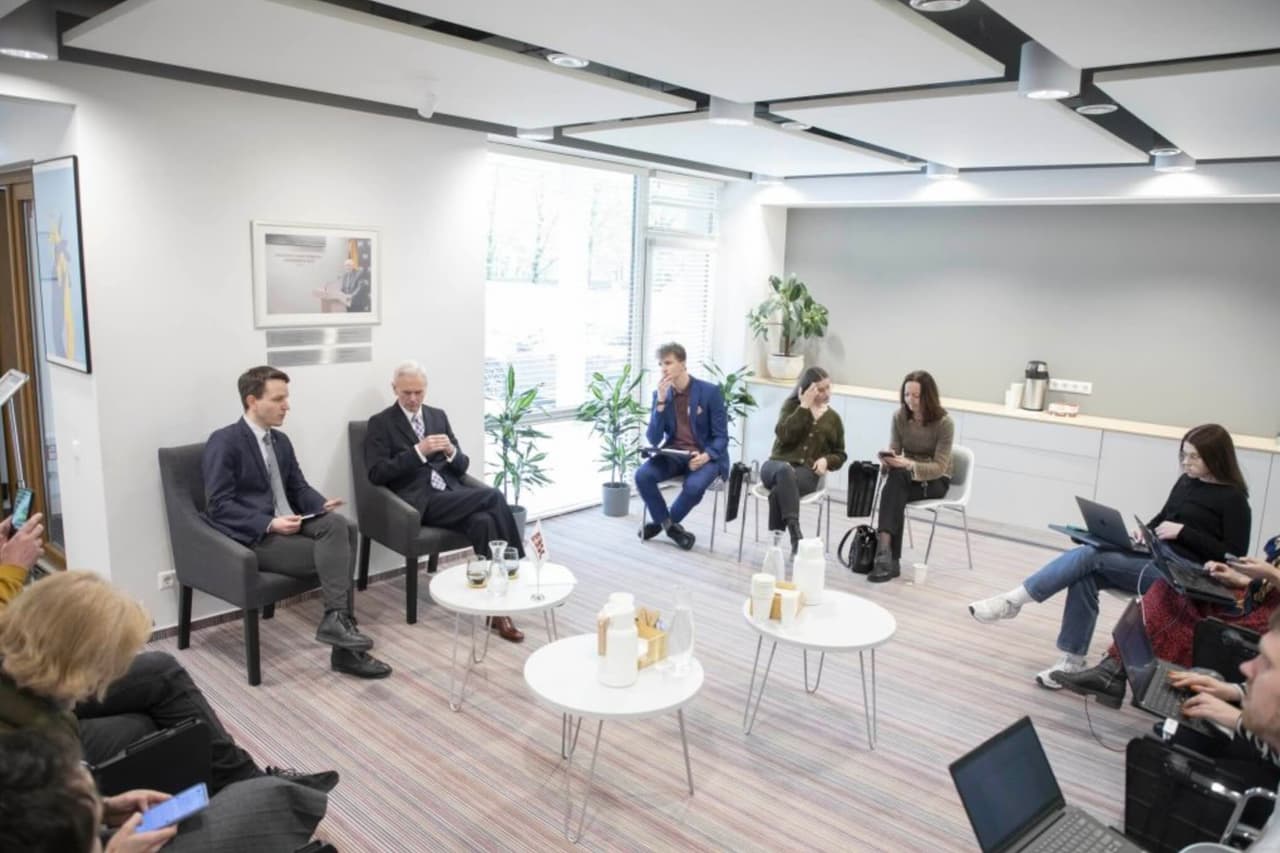 Lino Kojalos ir Eduardo Vaitkaus susidūrimas Rytų Europos studijų centre