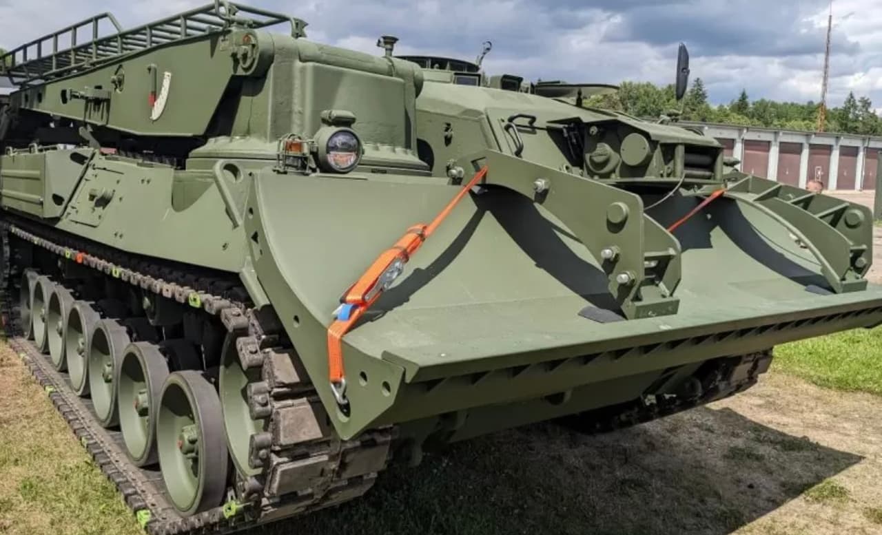 Modernizuoti evakuaciniai tankai „Bergepanzer-2“ jau Lietuvoje!