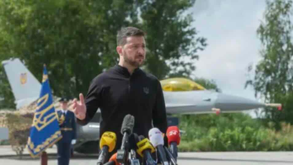 Zelenskis patvirtino, kad Ukraina gavo F-16 – tai gali tapti lūžiu kare