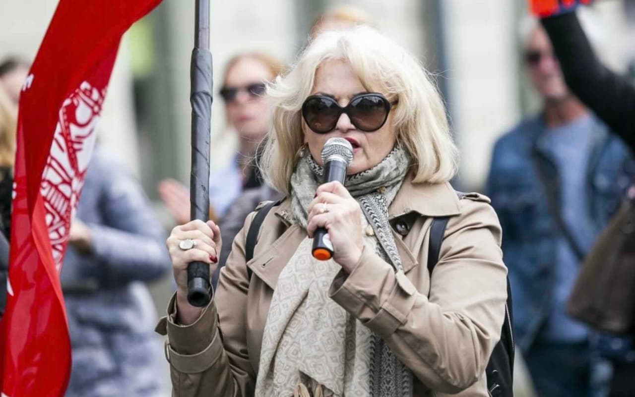 Prieš valstybę veikianti mokytoja už nepagarbą teismui uždaryta į areštinę