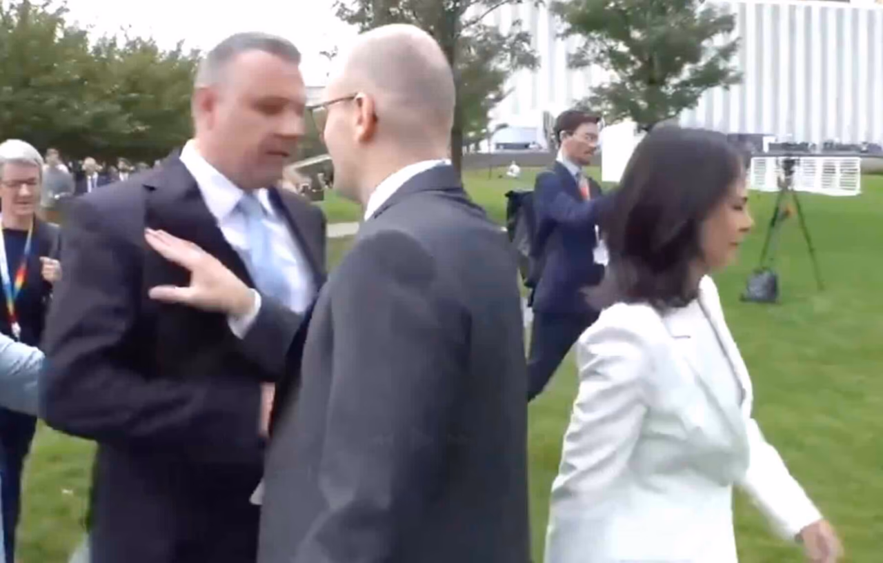 Provokatorius iš Rusijos pamėgino užpulti Vokietijos užsienio reikalų ministrę