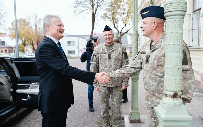 Nausėda Kaune lankėsi Karinių oro pajėgų štabe ir pasakė svarbų dalyką
