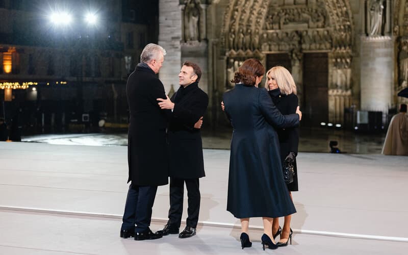 Trampas, Zelenskis ir kiti pasaulio lyderiai dalyvavo Dievo Motinos katedros atidarymo ceremonijoje