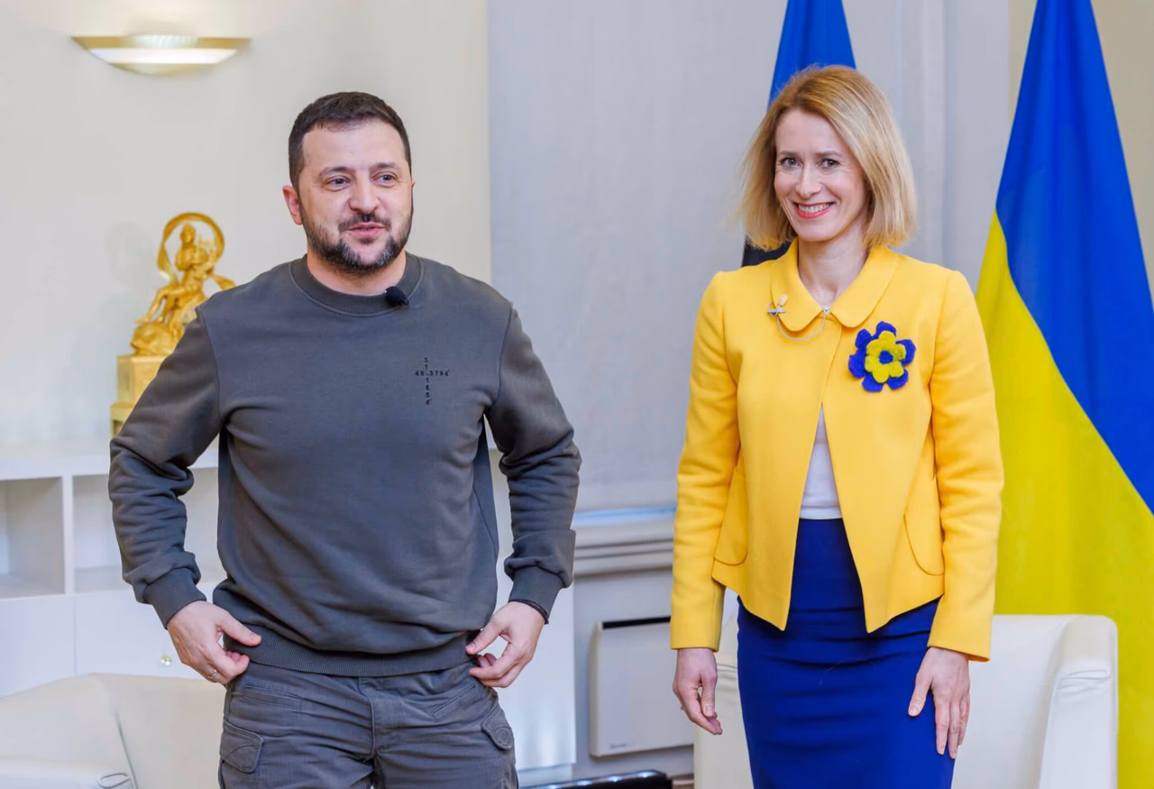 Kaja Kallas (dešinėje).