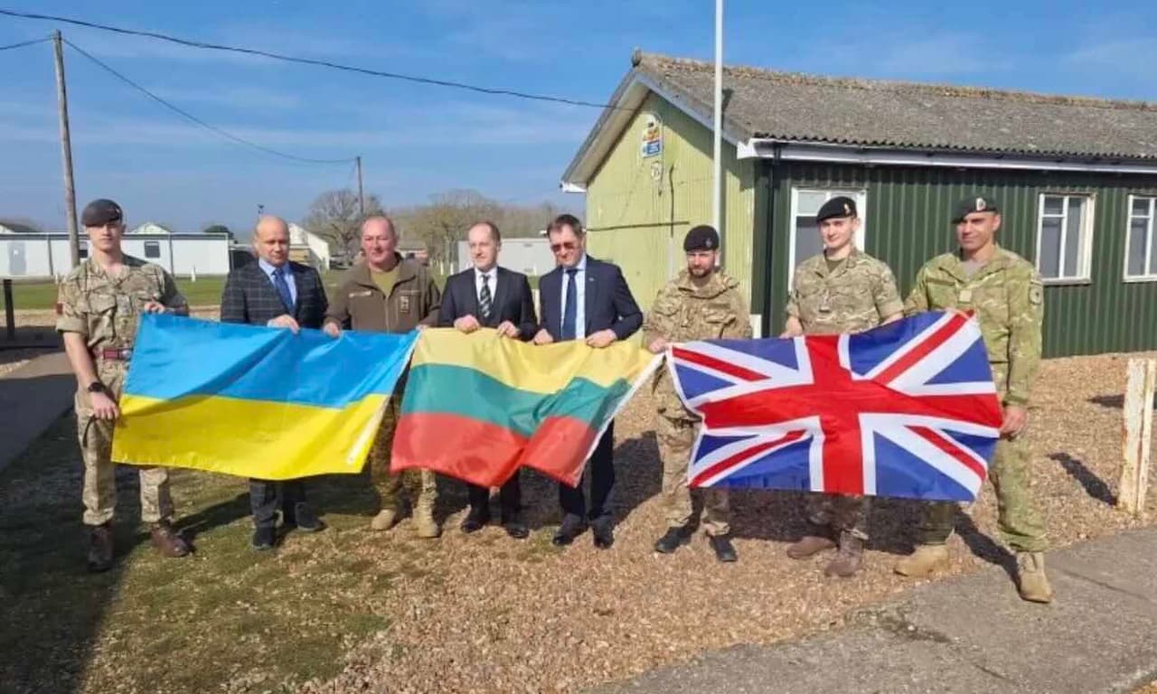 Jungtinėje Karalystėje Aleksa aptarė teisingą taiką Ukrainoje