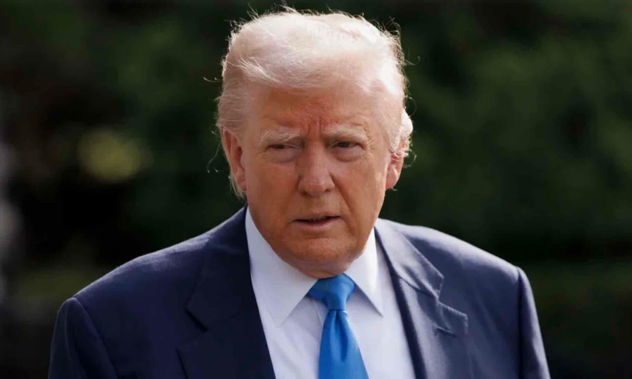 Trump šimtas dienų: pasitikėjimas krenta, visuomenė nusisuka