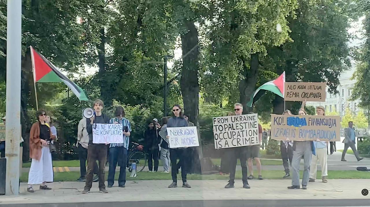Prieš Izraelio vykdomą palestiniečių genocidą, prie Užsienio reikalų ministerijos įvyko piketas